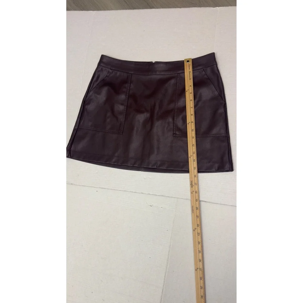 Womens Faux Leather Mini A-Line Skirt M Burgundy Pockets Edgy Chic‎ Academia